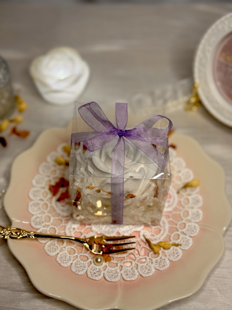 【雪解けのミルクローズ】シリーズ第2弾!~白薔薇の貴婦人~(アロマストーン)ラッピング付き