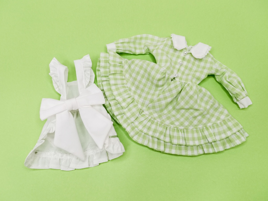22cmサイズ ドール服 ギンガムチェックエプロンドレスセット