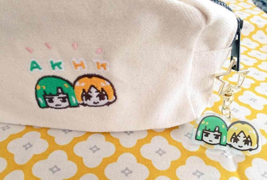 アキヒカ刺繍ポーチとアクキー