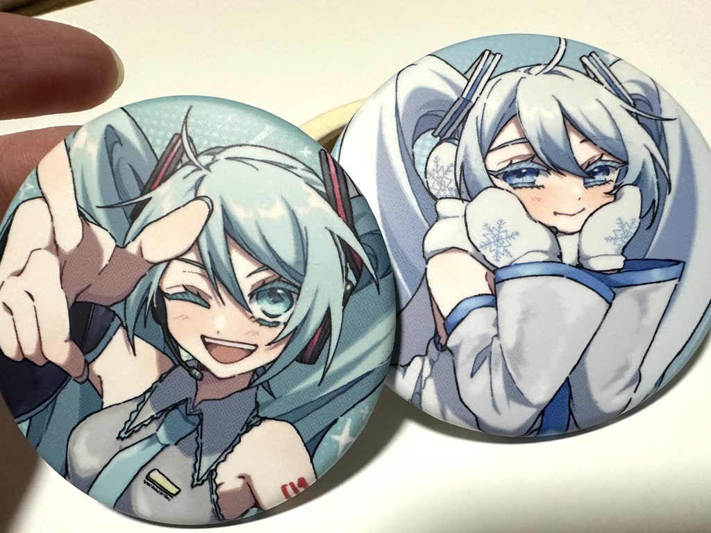 初音ミク缶バッチ2個セット
