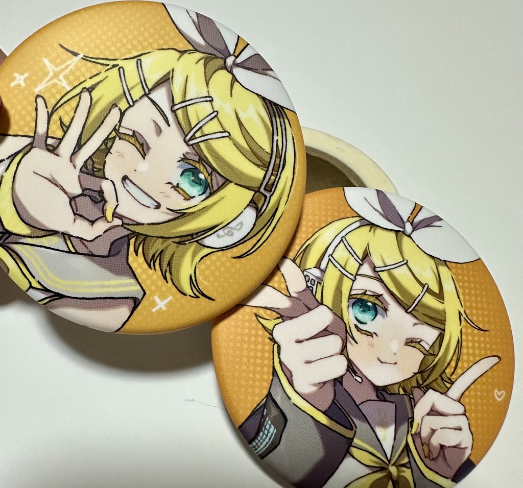 鏡音リン缶バッチ2個セット