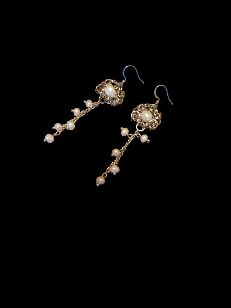 チェインメイルホワイト淡水パールフラワーモチーフシルバーピアス 11