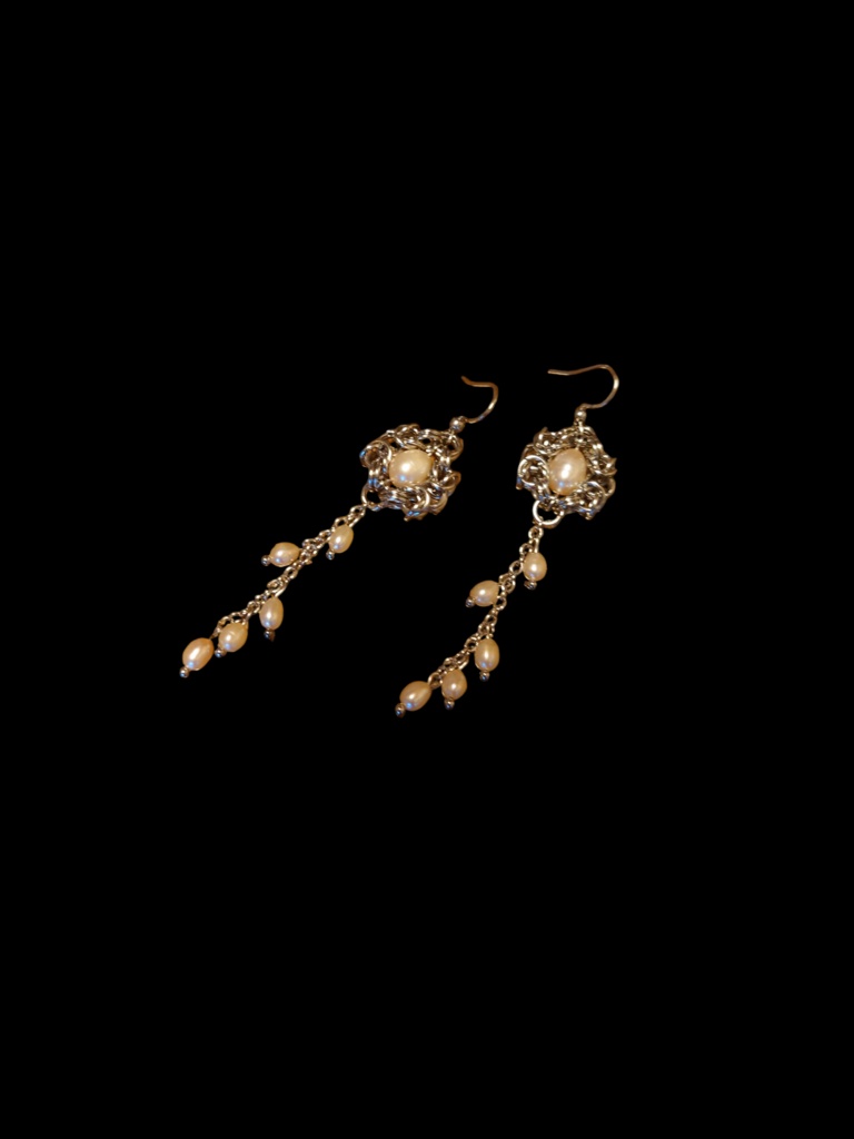 チェインメイルピンク淡水パールフラワーモチーフシルバーロングピアス 12