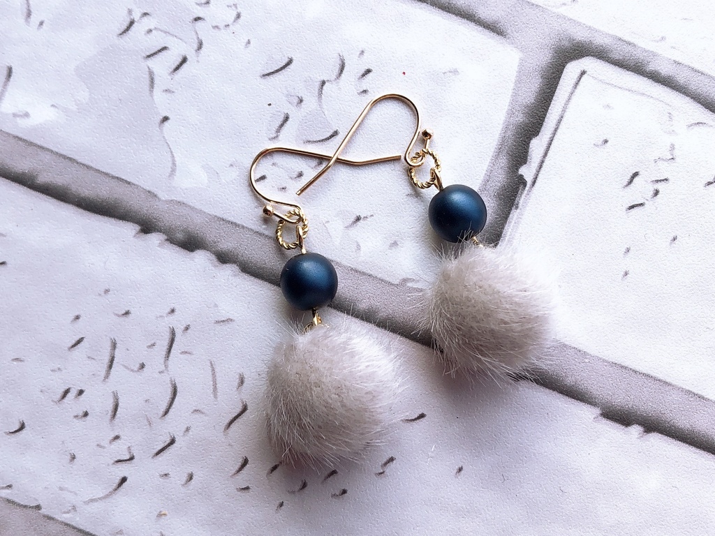 ファーチャームの耳飾り・伊