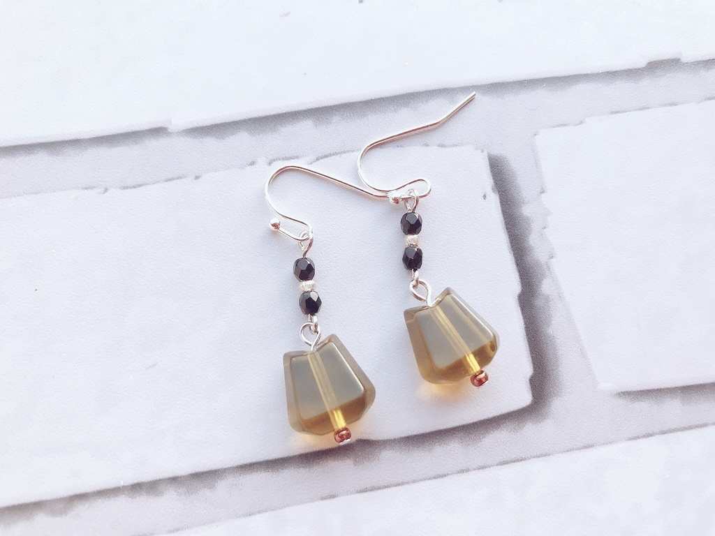 猫のお髭のピアス/イヤリング