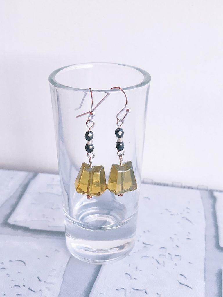 猫のお髭のピアス/イヤリング