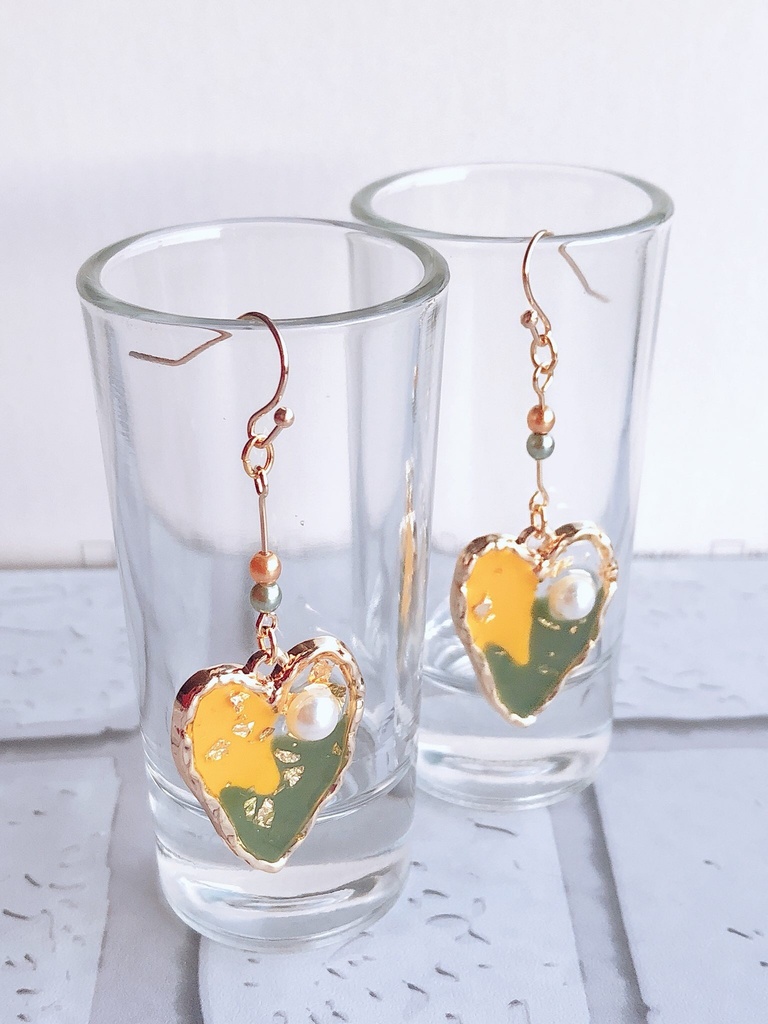 🐂🦁カラーのハートピアス/イヤリング