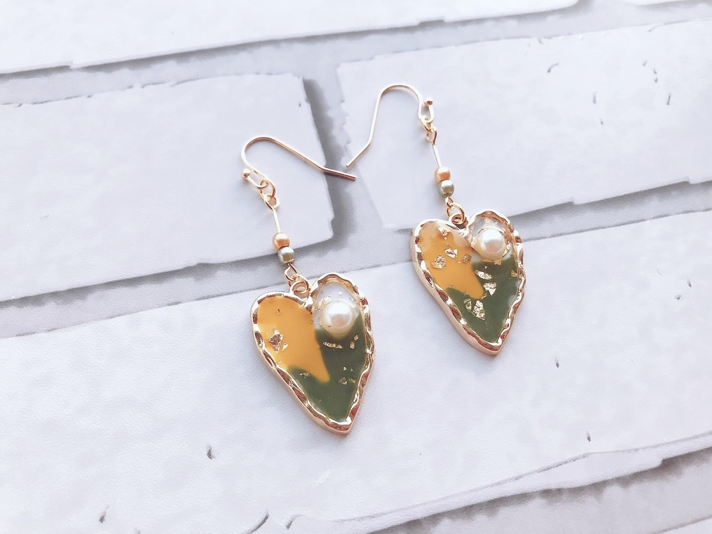 🐂🦁カラーのハートピアス/イヤリング