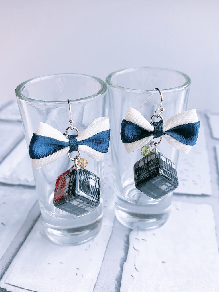 次男のキャラメルキューブピアス/イヤリング