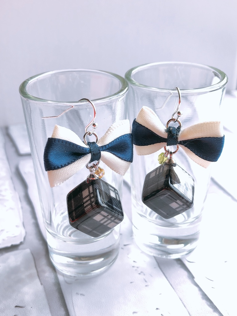 次男のキャラメルキューブピアス/イヤリング