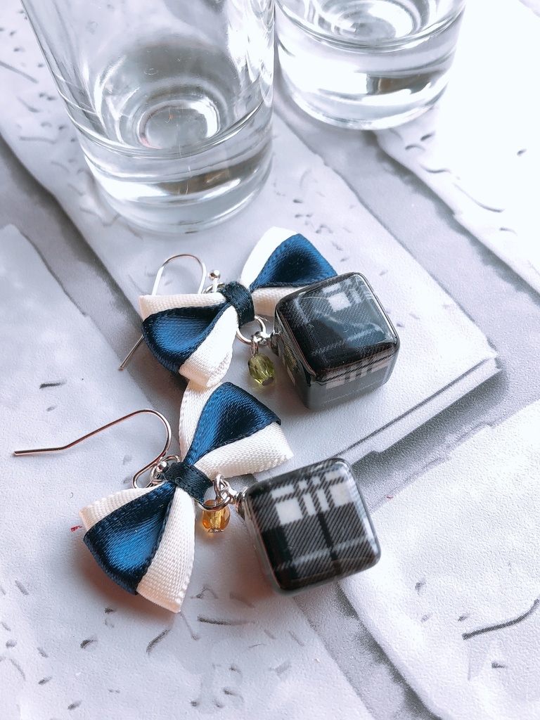 次男のキャラメルキューブピアス/イヤリング