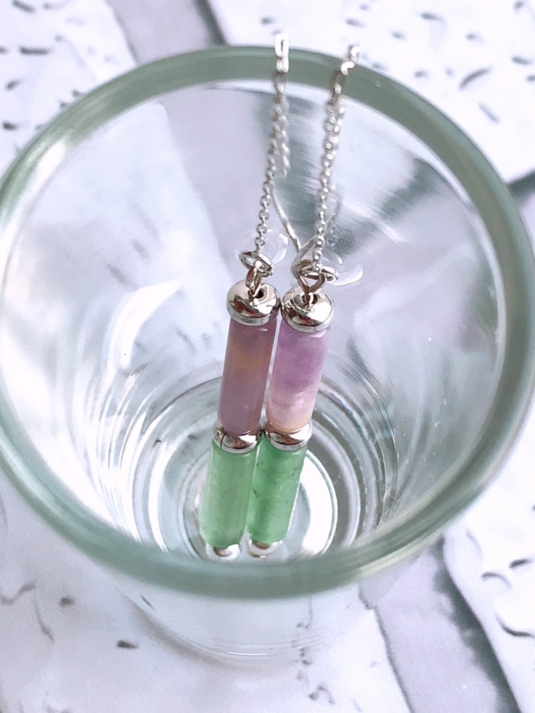 半貴石の耳飾り・蛇、恋、珠愈