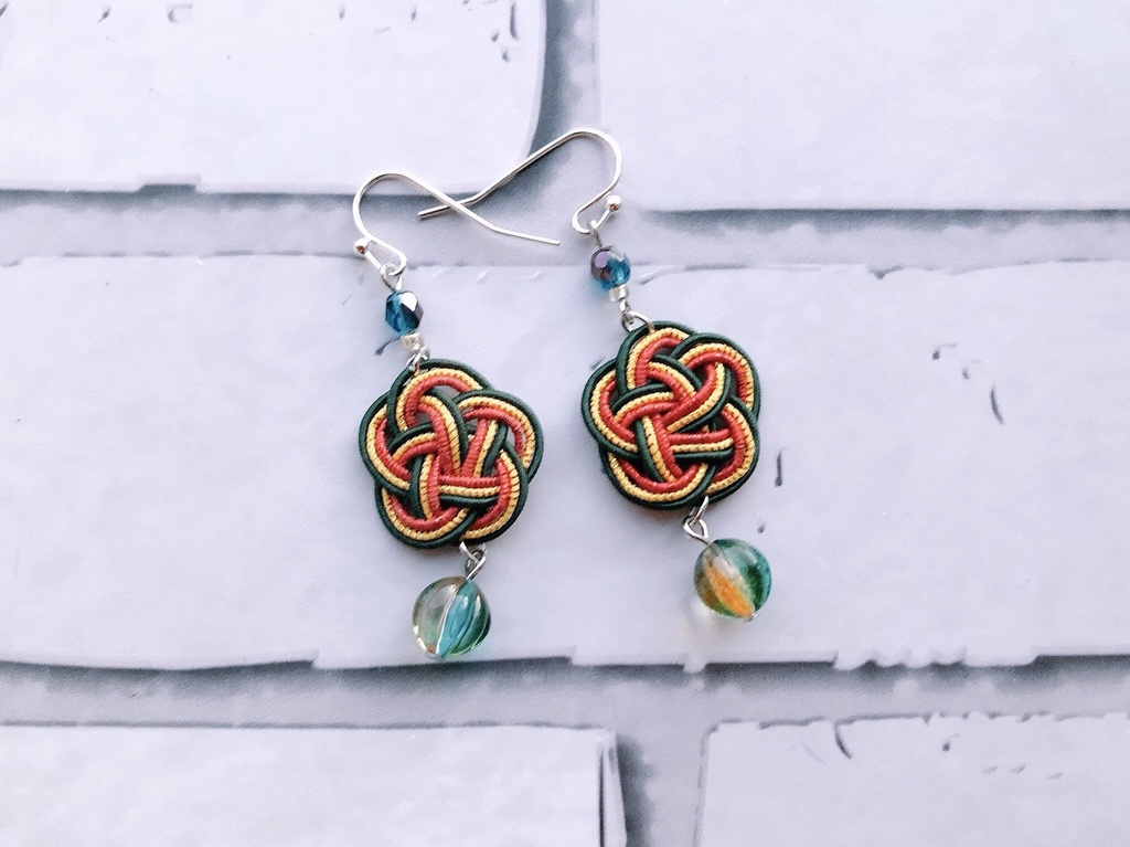 梅結びの耳飾り・水