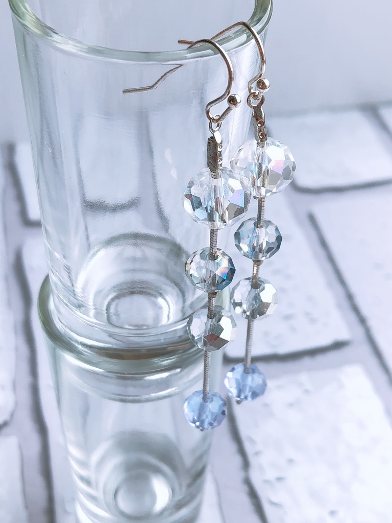 4連ガラスの耳飾り・音