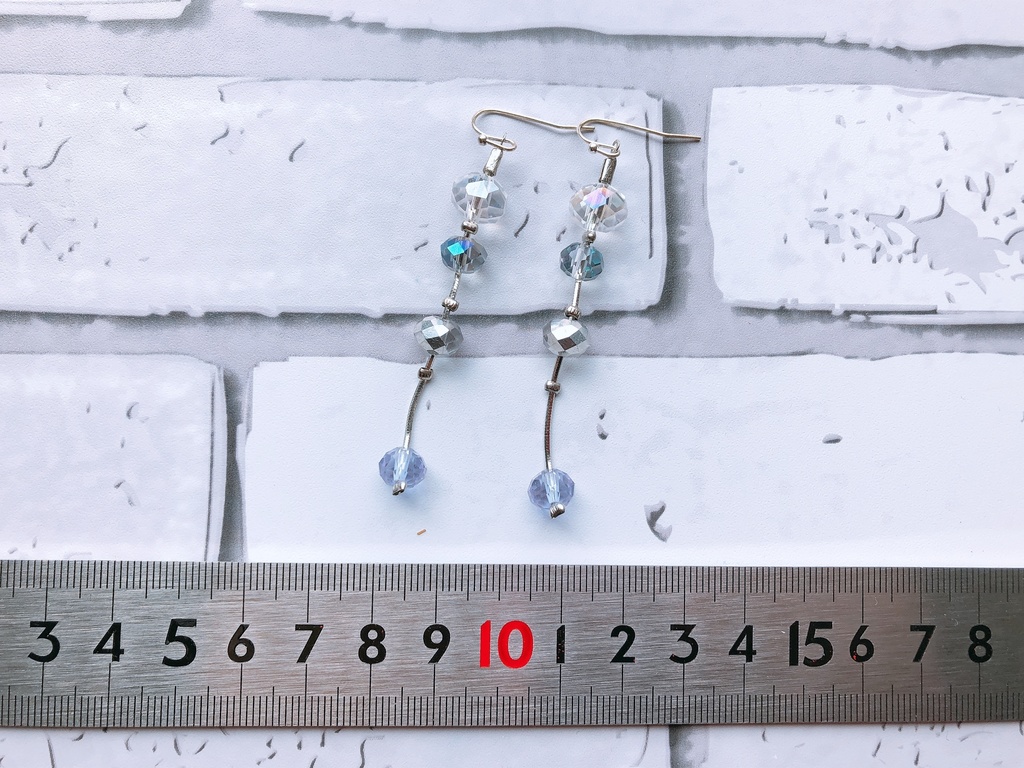 4連ガラスの耳飾り・音