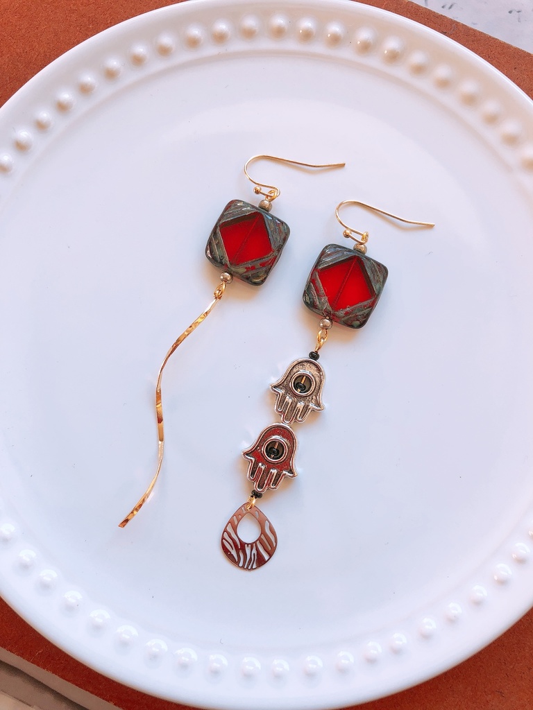 【じゅ】お揃いチェコのピアス(五・宿・虎・伏・釘)