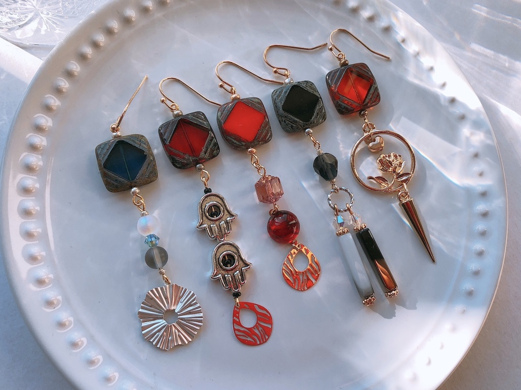 【じゅ】お揃いチェコのピアス(五・宿・虎・伏・釘)