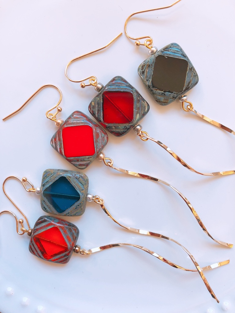 【じゅ】お揃いチェコのピアス(五・宿・虎・伏・釘)