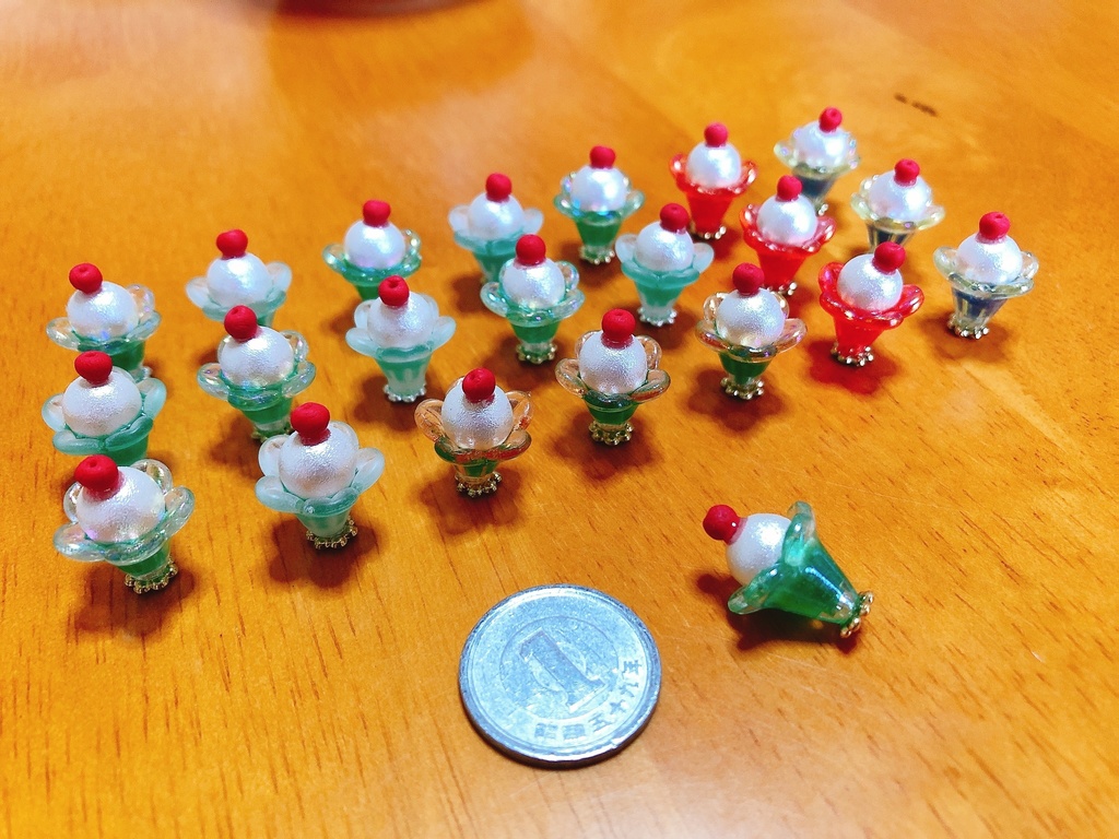 ミニチュア推し色クリームソーダ