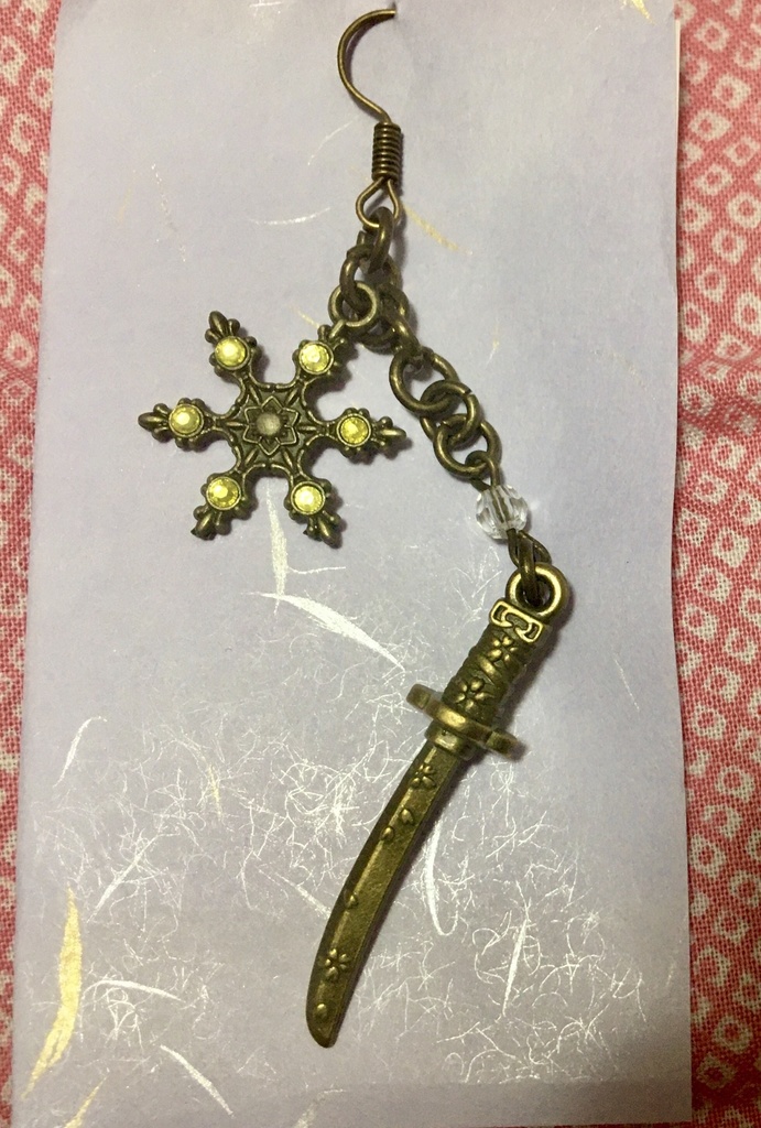 アンティーク調 雪刃ピアス 黄色