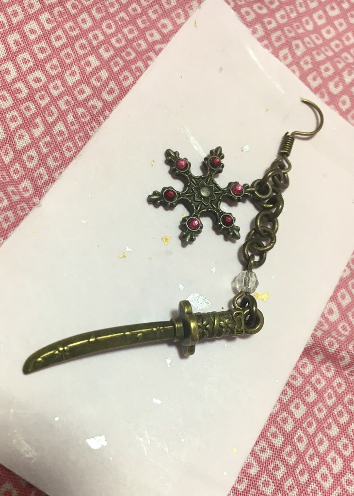 アンティーク調 雪刃ピアス 赤&桃色