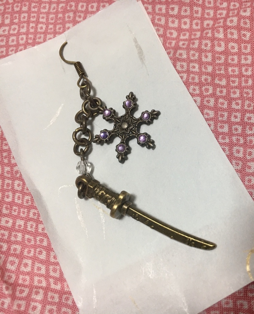 アンティーク調 雪刃ピアス 紫