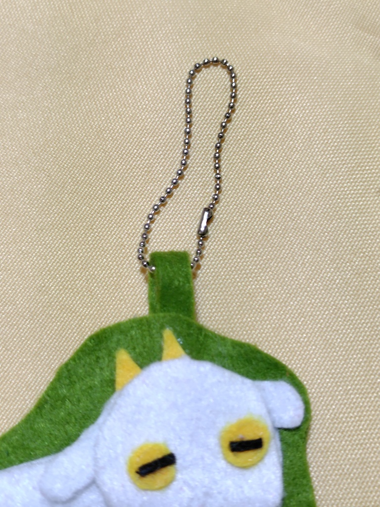 0点のテストを食べてくれるヤギキーホルダー