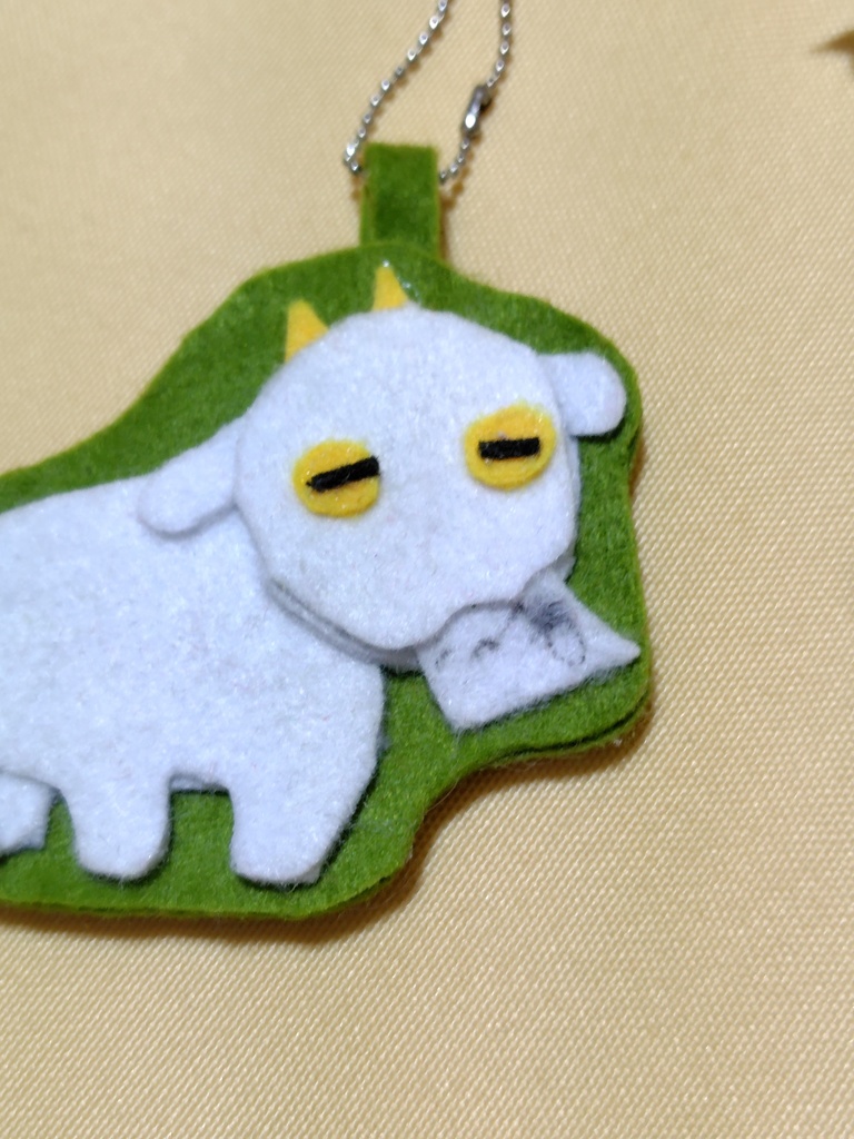 0点のテストを食べてくれるヤギキーホルダー