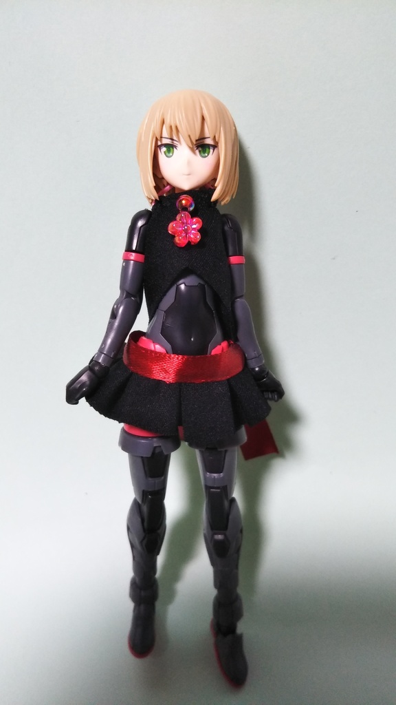 30MS、ヘソ出しワンピース、黒赤