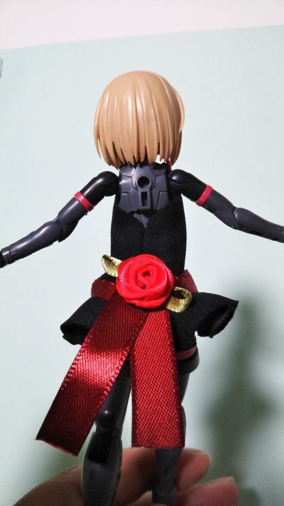 30MS、ヘソ出しワンピース、黒赤