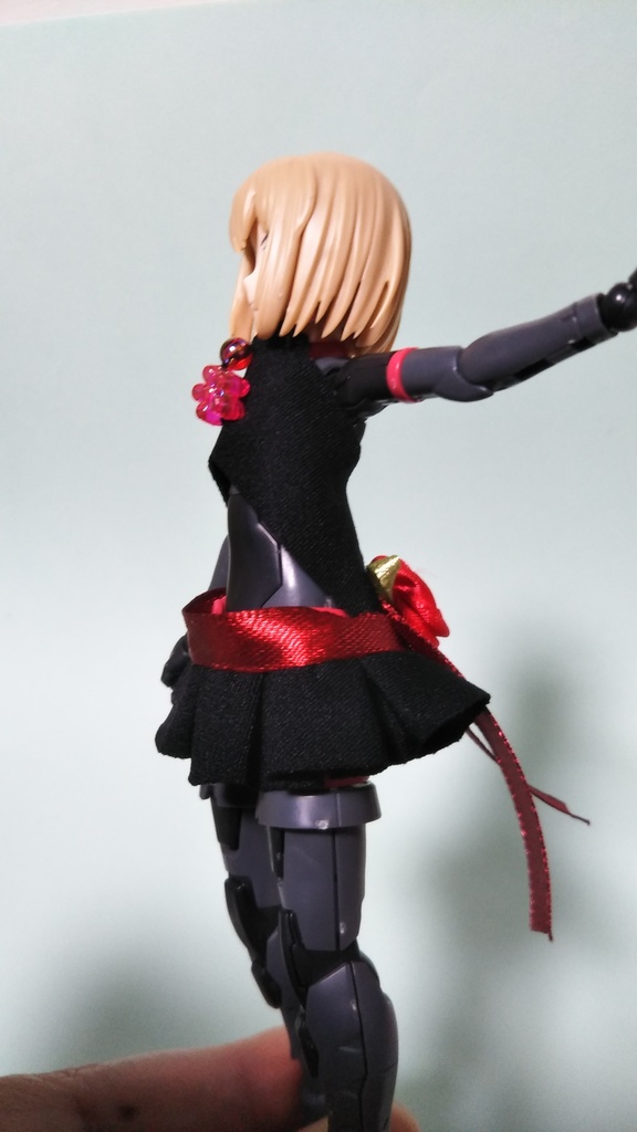 30MS、ヘソ出しワンピース、黒赤