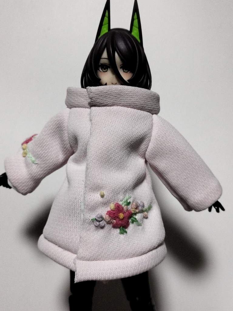 ピンクの花の刺繍上着