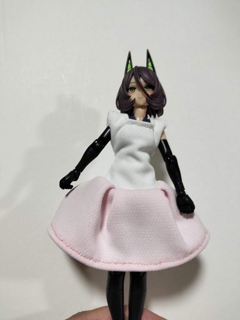 シンプル白ピンクワンピース