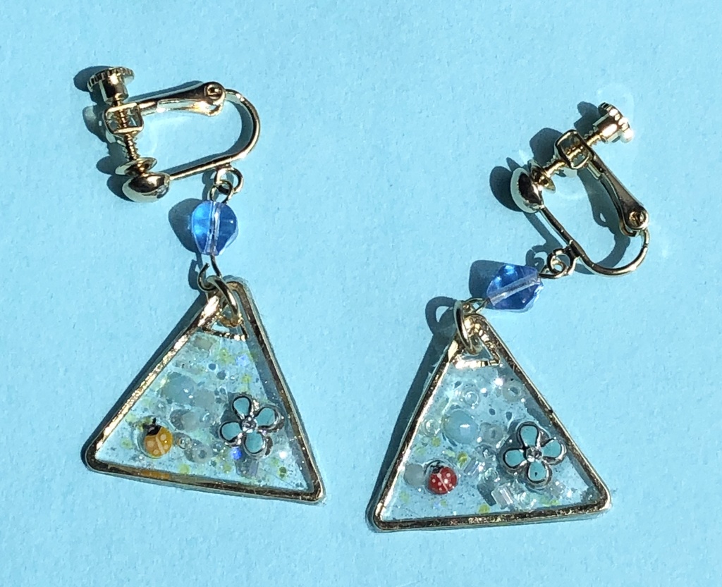 シグ　イメージ　三角イヤリング