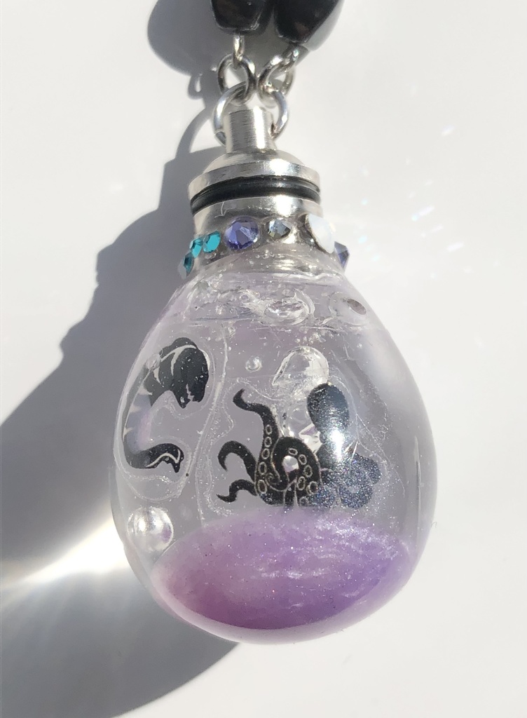 モストロラウンジ イメージストラップ