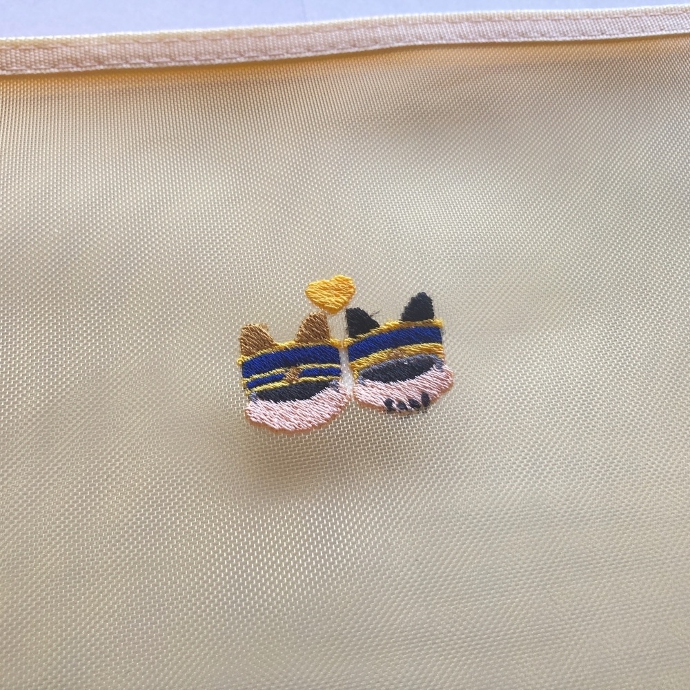 ✨新作✨ワンポイント刺繍メッシュポーチ 異母兄弟