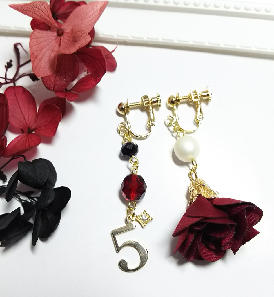 ペルソナ5 発売一周年記念イメージアクセサリー