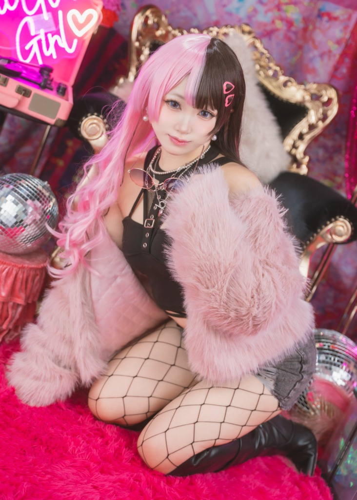 ぶいすぽっ！橘ひなの写真集「CharmeR」