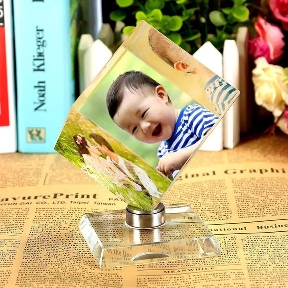 【オーダーメイド】世界に1つだけのクリスタルキューブ 写真3枚埋込 プレゼント用 記念日