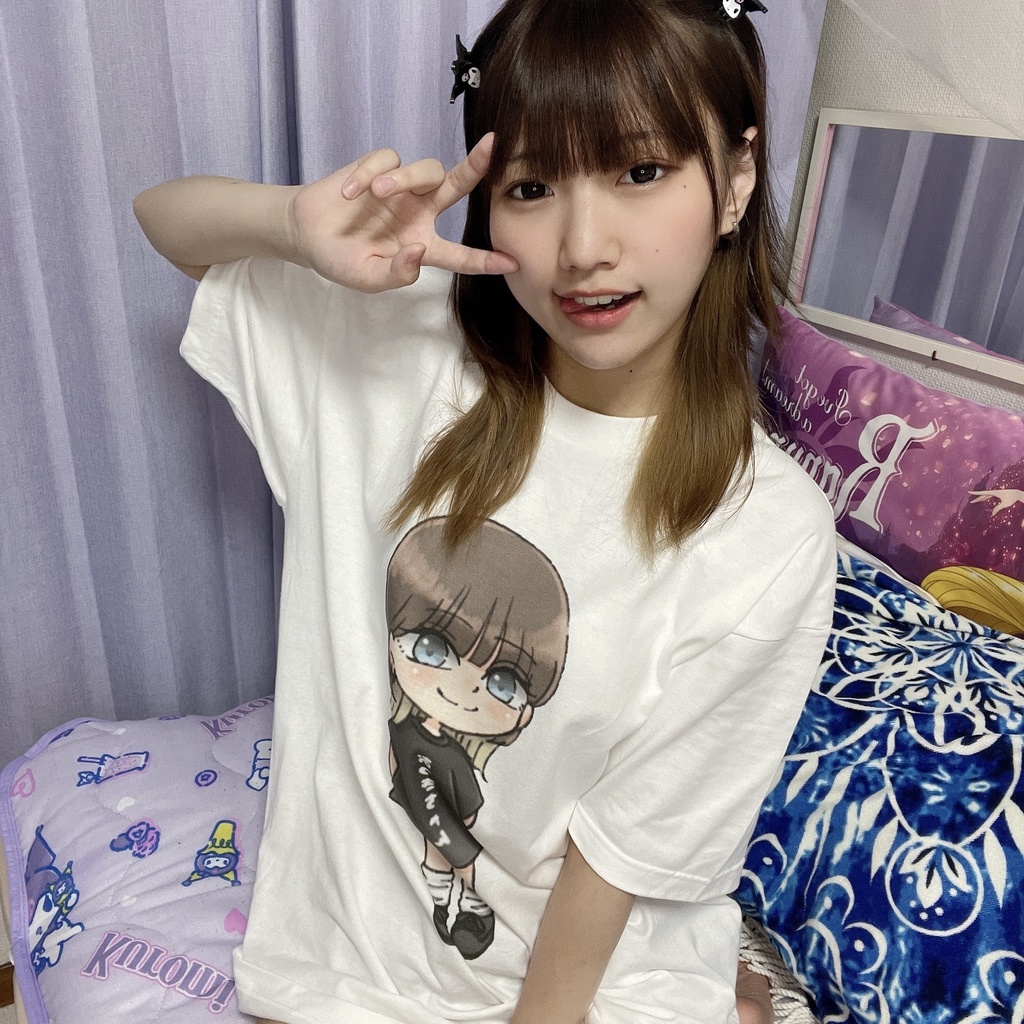 おつきちゃんTシャツ