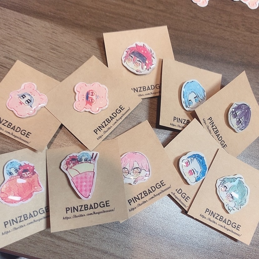 フェイス ピンバッジ