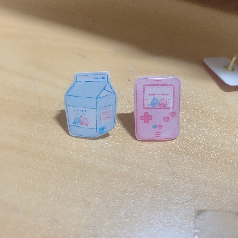 イルアズ ピンバッジ