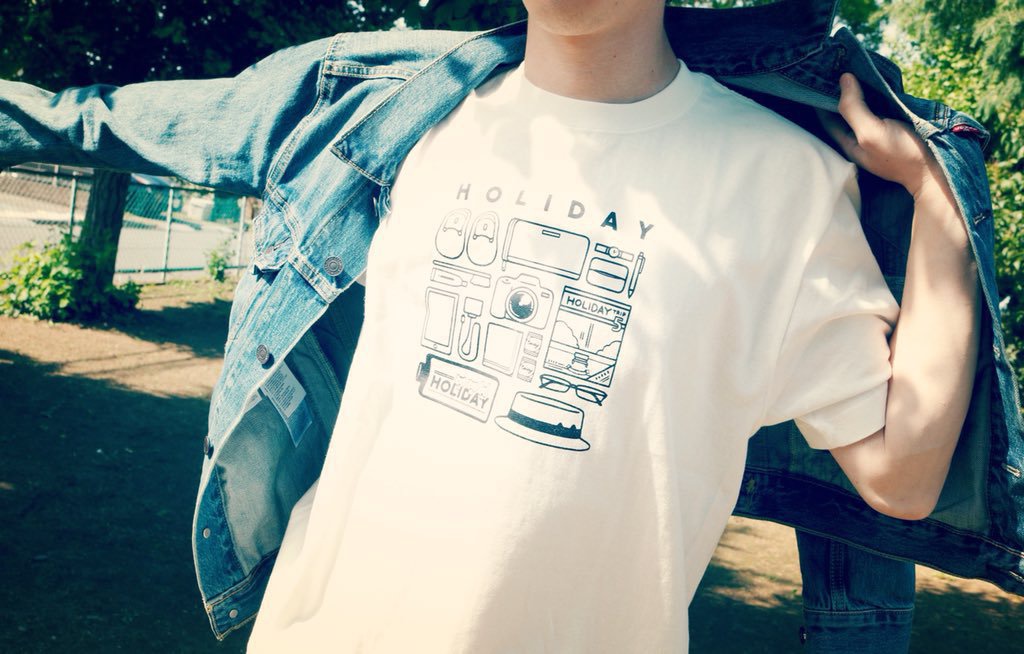 HOLIDAYモノTシャツ