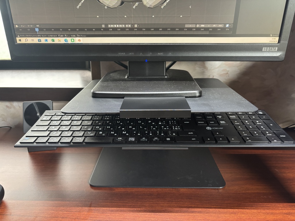 モニター下に収納できるキーボードスタンド