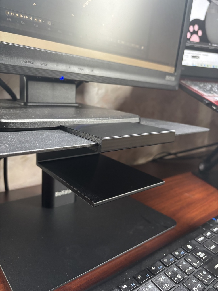 モニター下に収納できるキーボードスタンド