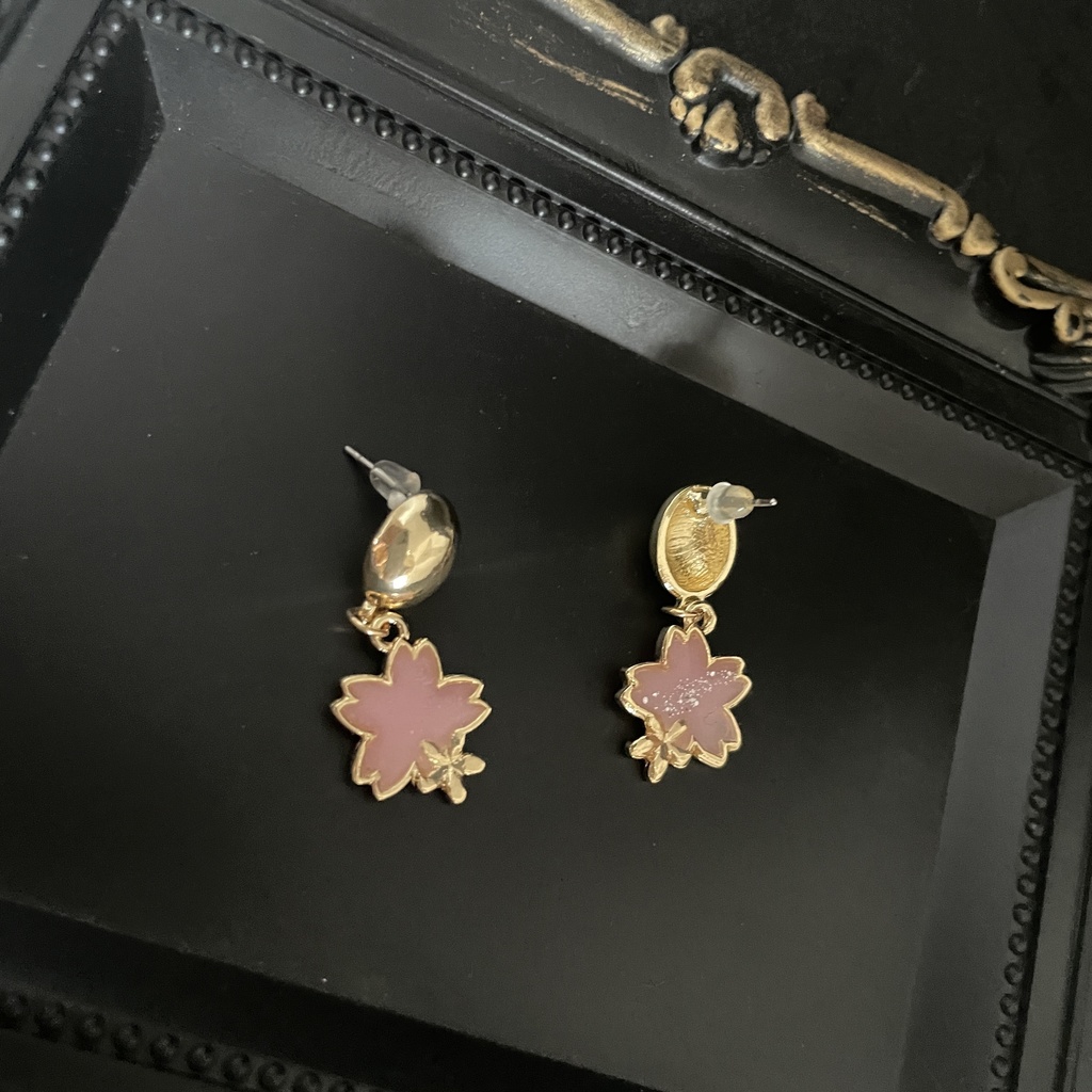 桜のピアス