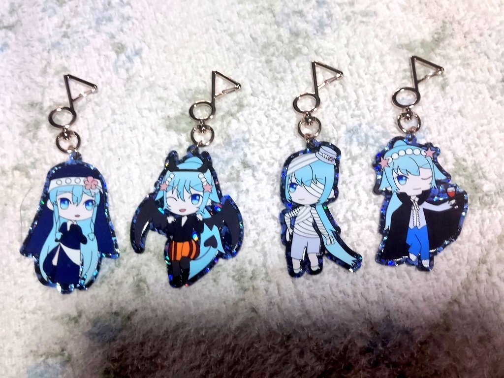 クルエフ三姉弟+テオフィルハロウィンアクキー