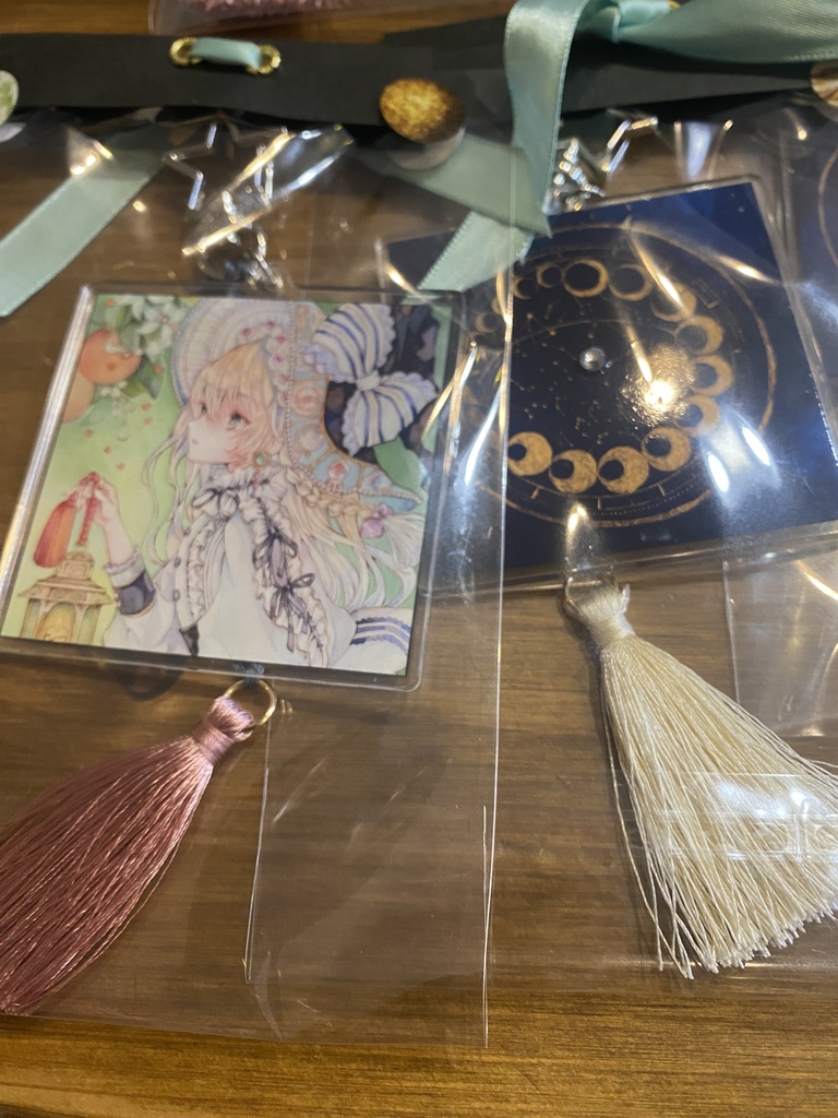 アクリルキーホルダー　魔理沙と月