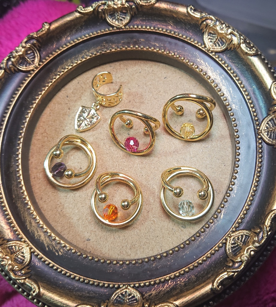 Knightsイメージイヤーカフ