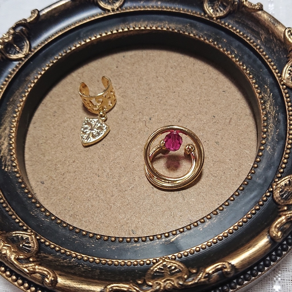 Knightsイメージイヤーカフ